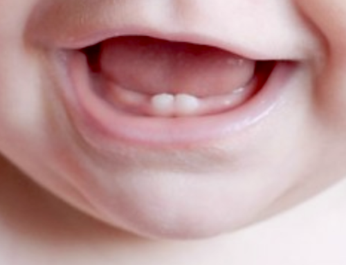 ¿Cuándo se forman los dientes? ¿Cuándo le saldrá el primer diente a mi bebé? ¿Cuántos dientes debería tener mi hijo? ¿Cuándo le caerán los dientes a mi hijo?